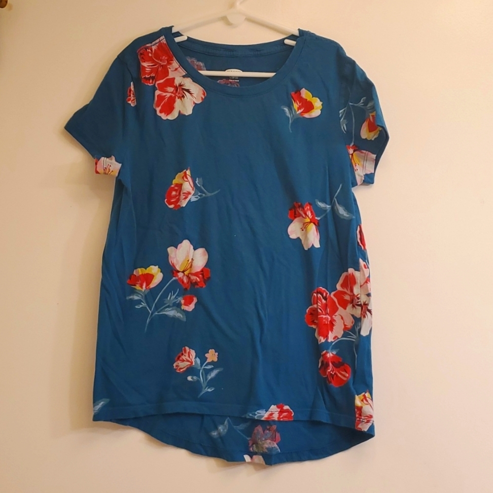 Super soft flower shirt size 10-12